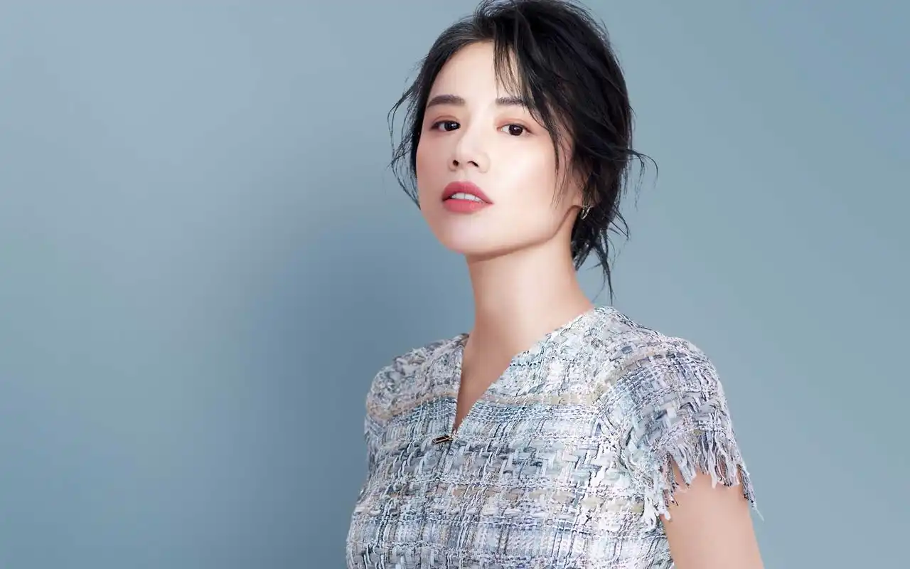 马思纯最新杂志封面性感写真图片壁纸