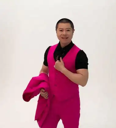 周磊任综艺节目《全能喜剧王》主持 演技获点赞