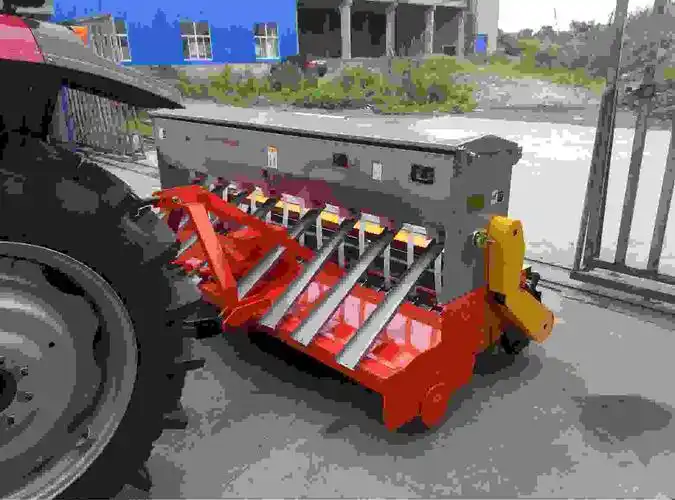 23米旋耕施肥播种机不锈钢种肥箱体