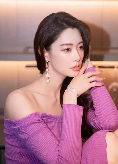 李成敏写真曝光,这谁顶得住她的性感身材与美丽笑容!