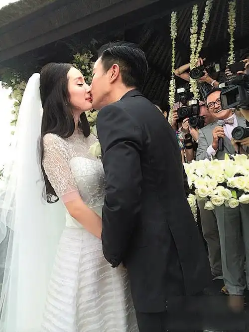 刘恺威杨幂甜蜜大婚