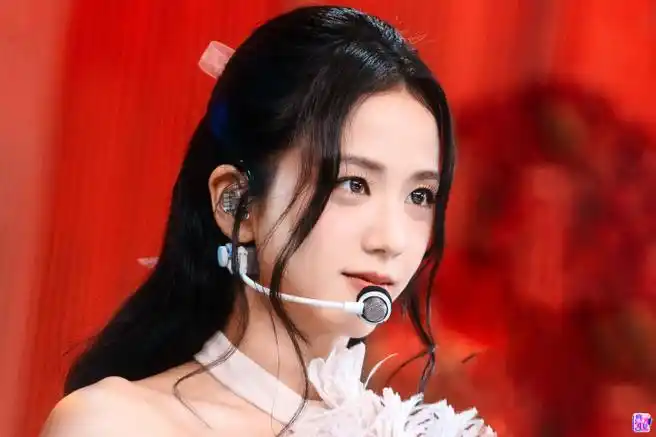 kimjisoo超话94#金智秀flower末放舞台#230426 人气歌谣更新智秀