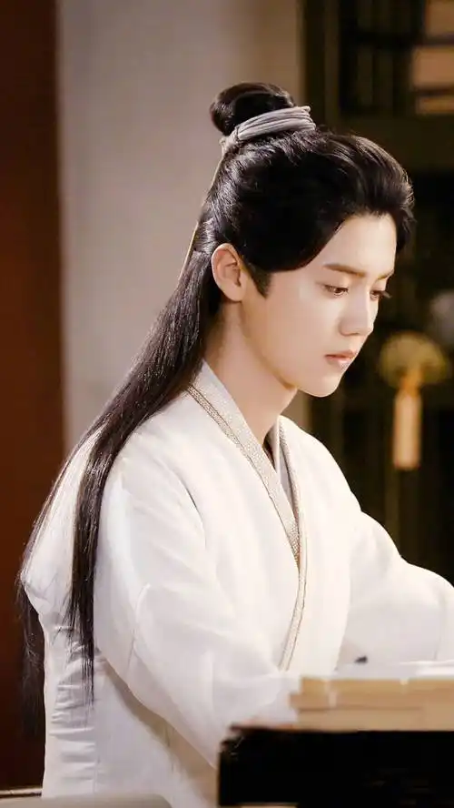 鹿晗#《择天记》#m鹿m微博20170405#夜深人静,晚安今日正式曝光定档