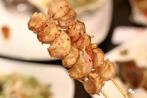 火烤之后的大蒜,一点大蒜味都没有,不用担心有"味道"哦!