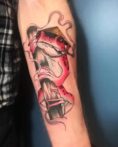 小臂彩色青蛙纹身图案