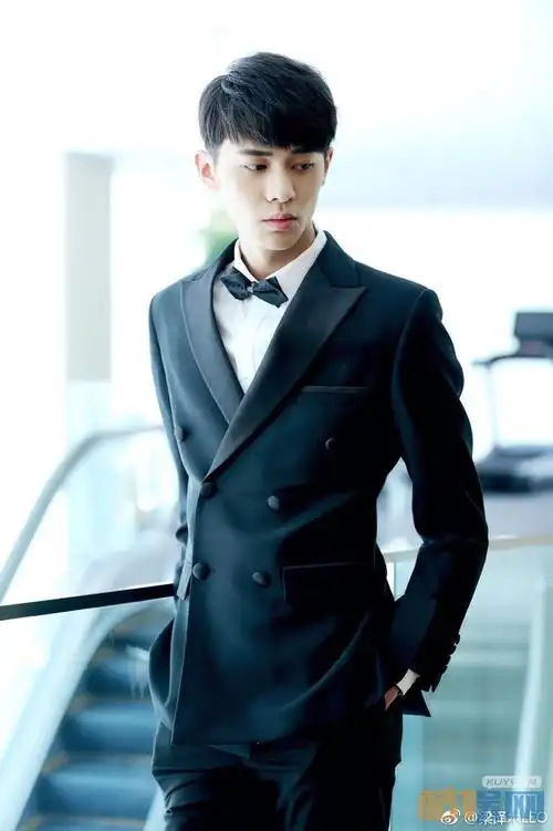 梁译木,中国内地明星,明星梁译木西服写真