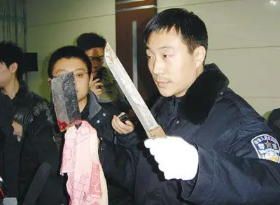 受伤民警 图片来源:东北新闻网