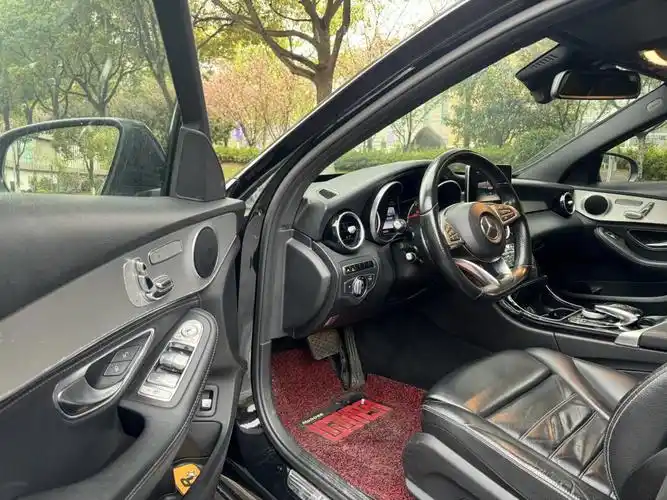 16年差几天奔驰c300 2.