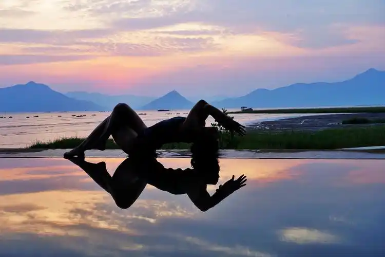 夕阳下瑜伽~2020.10.12拍摄于台山神灶温泉