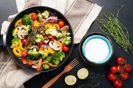 低热量饮食夏季菜单.素食主义者,素食主义者概念照片