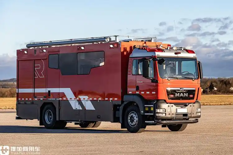 这种大型的去污染车辆携带了救援装备和对应的洗消设备,永远都冲在