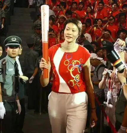 "玻璃美人"赵蕊蕊:为何41岁不恋爱,不结婚