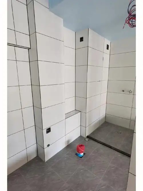 今日瓷砖美缝黑配白