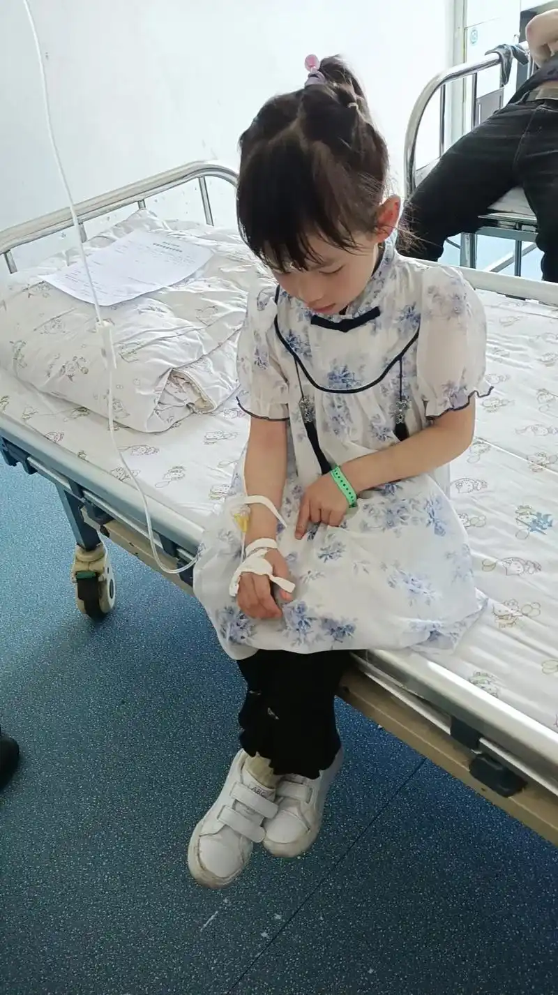 快5岁的你第一次打针,开始哭了愿你往后余生百毒不侵!#在医院 - 抖音