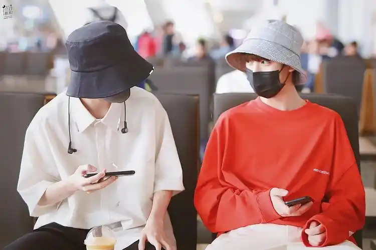 纯路人为什么马嘉祺和丁程鑫私下总穿得像情侣装