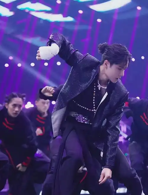 回顾同样小揪揪造型把王一博胡歌千玺放在一起差距出来了