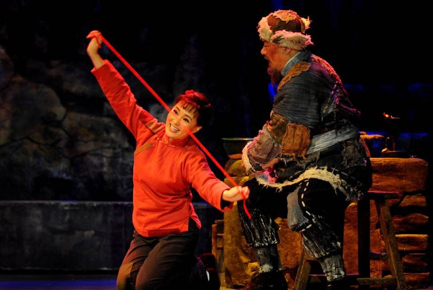 《白毛女》剧照抗战时期以华北农村为背景创作的现代歌剧《白毛女》中