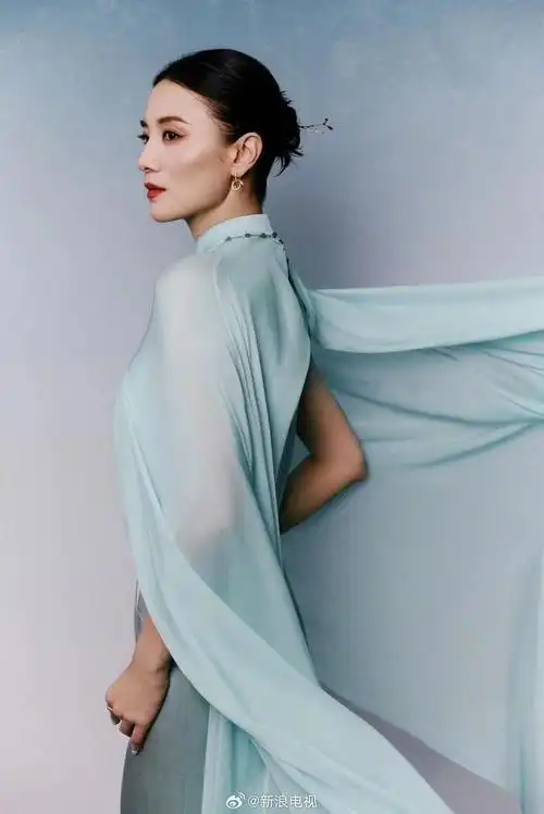 有被@宋佳 龙年央视造型惊艳到!