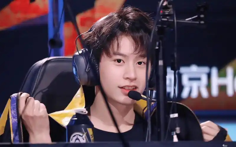 【溯|南京hero久竞.无畏】" 亲 吻 温 暖 的 你 "