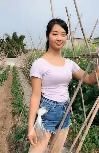 这样的打扮方式,不张扬,却能给人带来满满的女人味道.