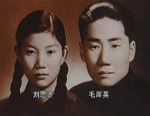 年轻时的毛岸英和刘思齐(资料图)