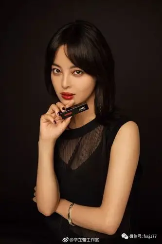 tony老师请给我来一款辛芷蕾发型