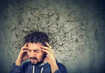 周到的强调在他的脑海里一片混乱的人照片