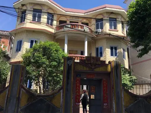 今天回安溪老家看看40年代老宅别墅,还是那么的别具一格