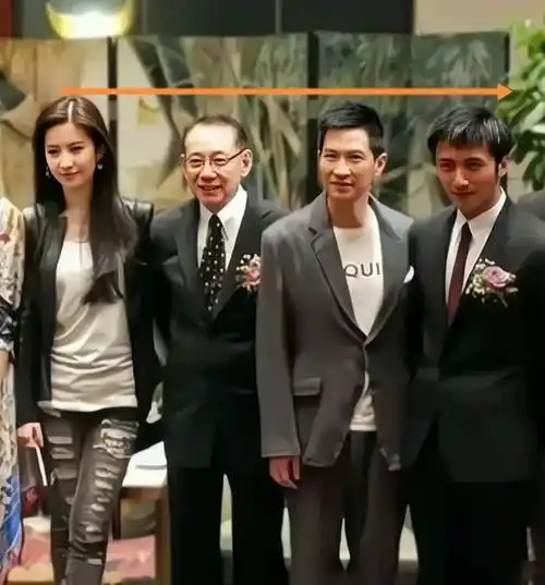 谢霆锋和身高170的刘亦菲合影,竟比她还矮?但和174的王菲一样高