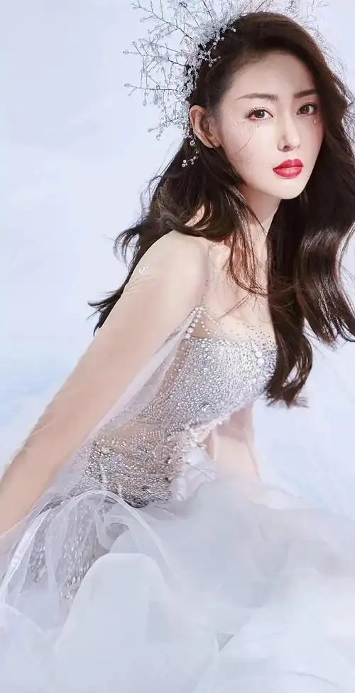 张天爱婀娜多姿清纯写真,惊艳迷人!__财经头条