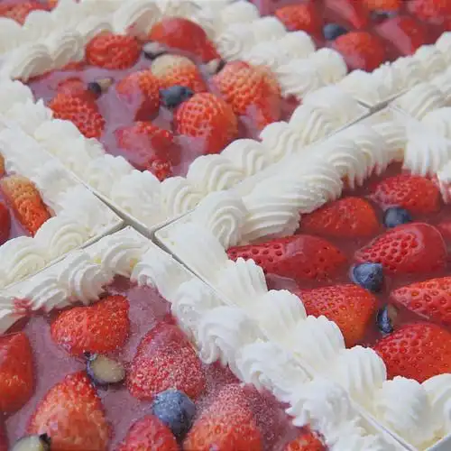 看着就很好吃的草莓盒子蛋糕