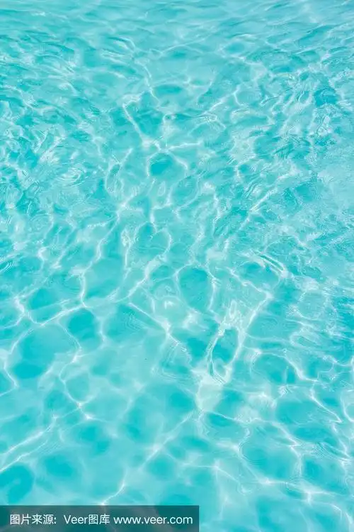 波光粼粼的浅蓝色水波纹理