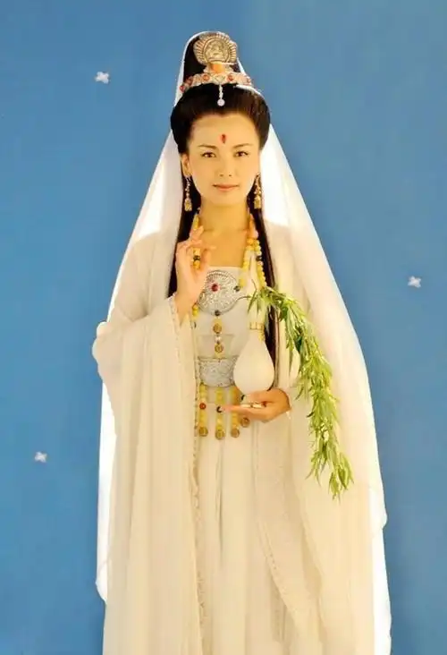 在《新白娘子传奇》中,她也曾扮演过观音,剧中的扮相着实惊艳 林心如