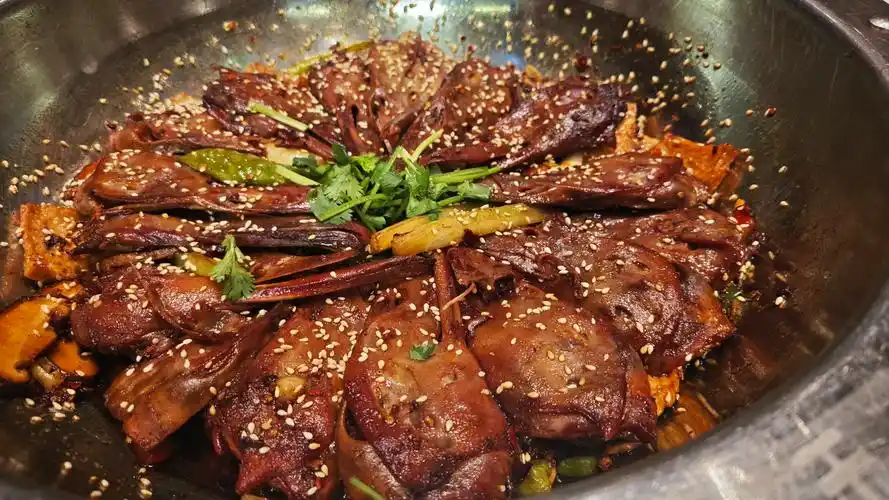 干锅鸭头的天花板