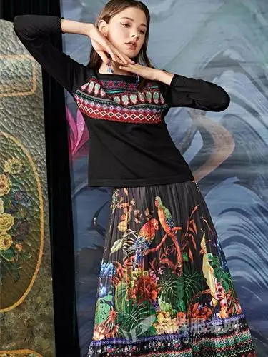 邓皓女装品牌2019春季花鸟图案时尚显瘦气质中长裙半身裙女裙