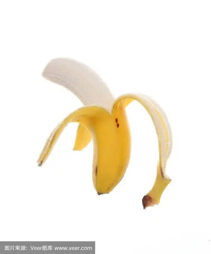 半剥香蕉在白色的背景