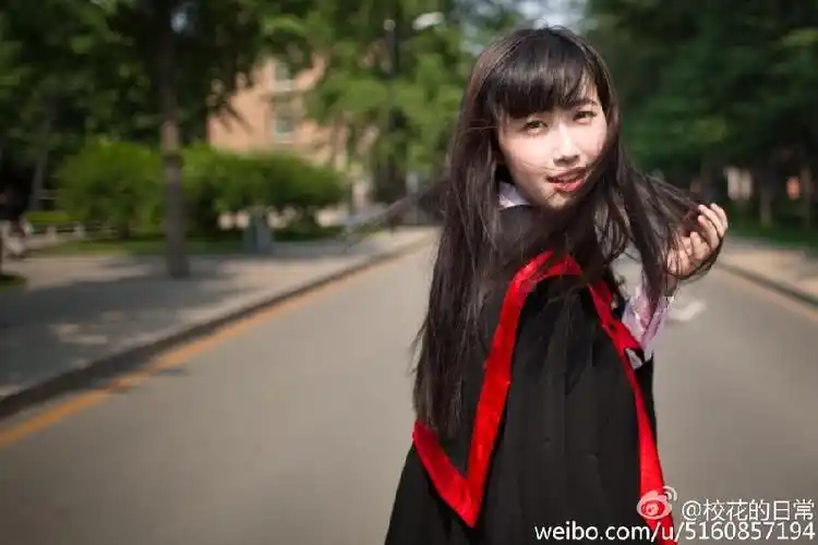 人大校花康逸琨晒新发型 自诩永远18岁
