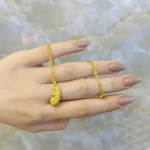 月斐小羽毛足金项链91添一支羽毛:寓意在事业上学业上飞得更高好友