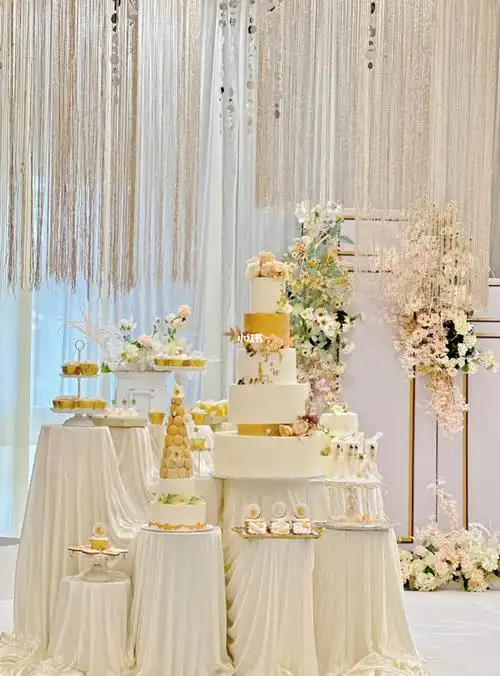 意大利白金香槟色婚礼甜品台