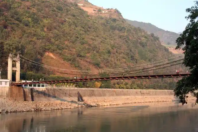 泸水县六库镇向阳桥