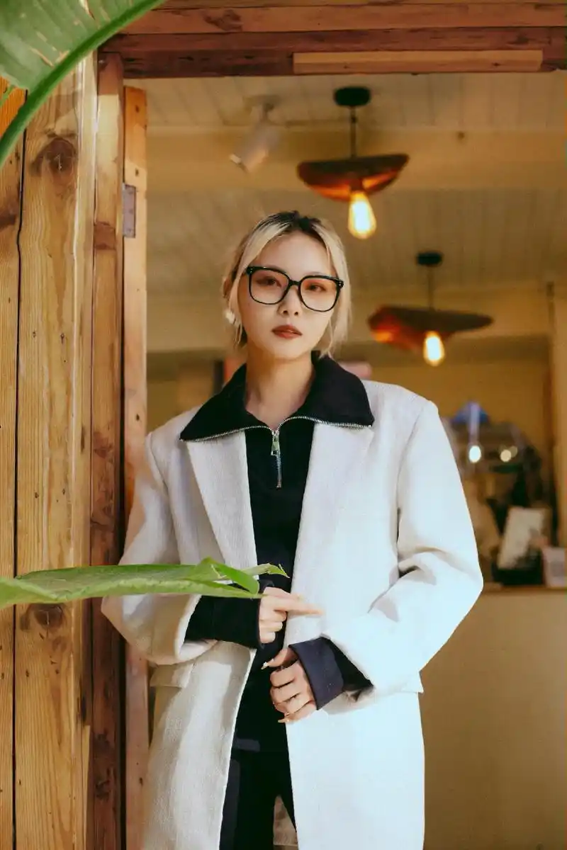 一个人的生活.#摄影生活 #城镇街景拍摄 # - 抖音