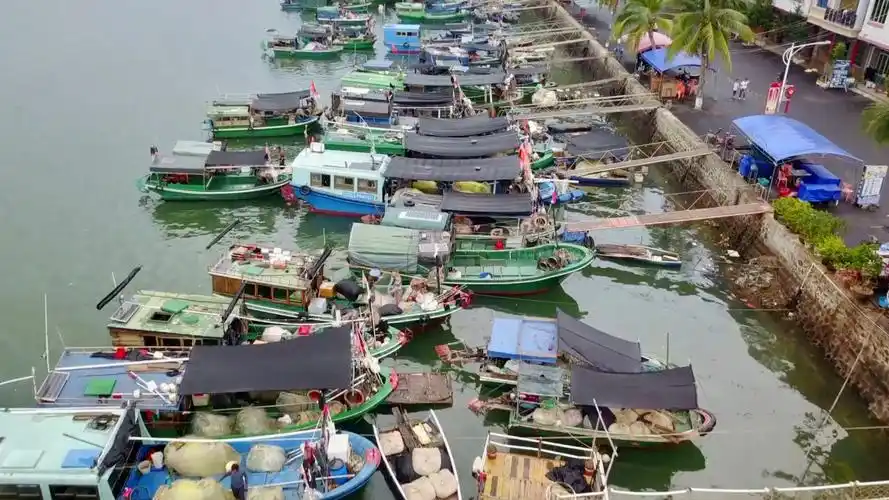 乌石港:一个独特的避风港,这里拥有浓浓的渔家风情.