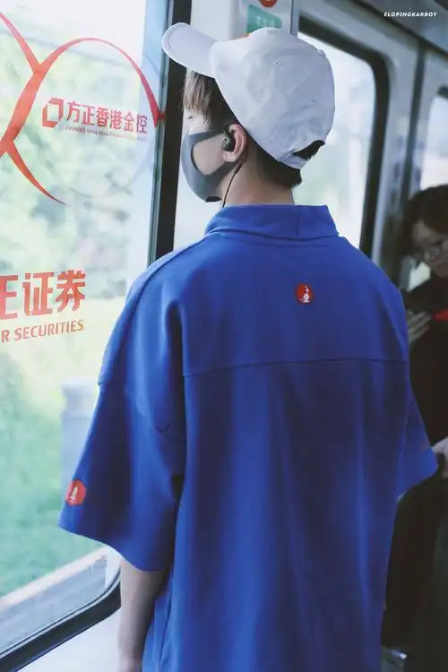 王俊凯背影成长系列,往前走不回头