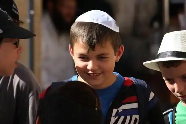 横扫以色列街头的不仅仅是独特的风情与文化,更是那顶小而扎眼的圆帽