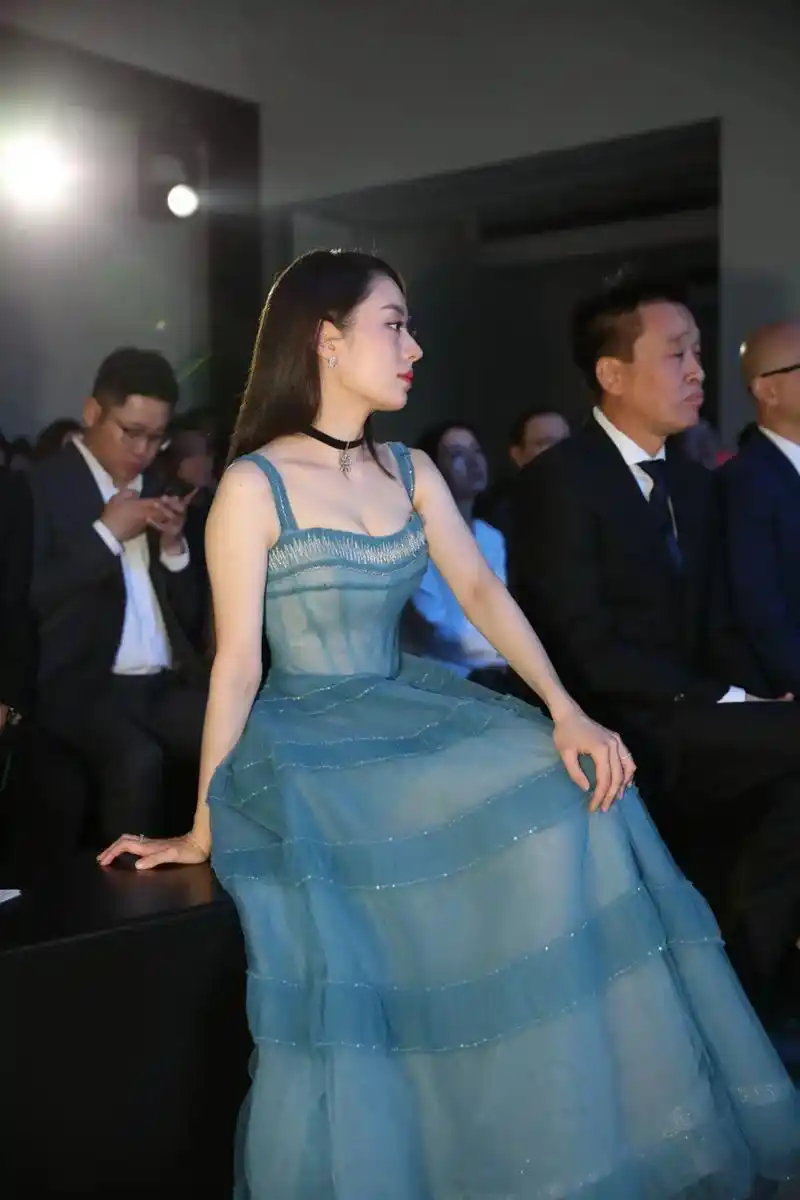 我们漂亮可爱小仙女吉娜爱丽丝现场高清图来啦 - 抖音