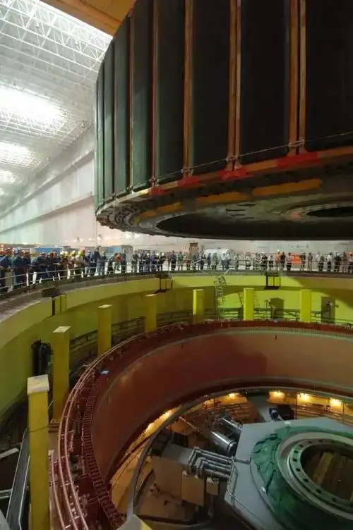 【精彩图集】来自三峡大坝发电机组:国之重器的雄奇吊装!