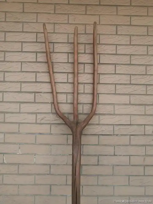 首页 零售 其他木制用品 >> 农用工具三指木叉_其