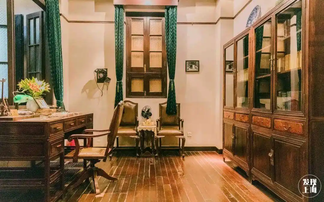 复刻老上海乘铛铛车逛老弄堂大魔都又美出圈了