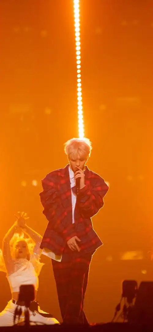 超有型蔡徐坤锁屏壁纸