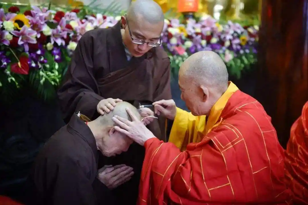 他是清朝一代高僧因私自为顺治皇帝剃度出家险些被师父火化